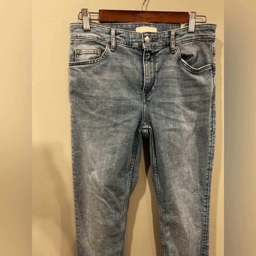 H&M light wash jeans